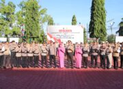 Lepas Kompol Edi Yuliantoro yang Telah Purna Tugas, Kapolres Pekalongan Kalungkan Bunga