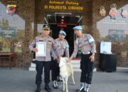 Dua Personel Polresta Cirebon Mendapat Kenaikan Pangkat Pengabdian