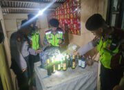 Patroli Malam Minggu Polresta Cirebon Amankan Puluhan Botol Miras Berbagai Merek