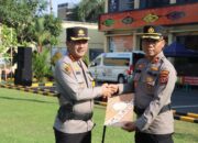 Kapolresta Cirebon Berikan Penghargaan kepada Tiga Kapolsek yang Meraih Kinerja Terbaik