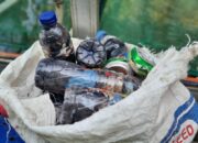Terobosan Baru Lapas Indramayu, Olah Sampah dengan Teknik Ecobrick