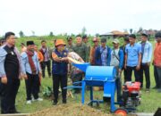 BERKANTOR DI DESA SIDEAK, BUPATI SAMOSIR TINJAU NORMALISASI JALAN DAN PERBAIKAN SALURAN