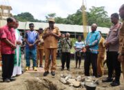 Bupati PG Meletakan Batu Pertama Pembangunan Gereja Katolik Santo Petrus Di Kampung Wembi