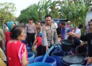 Dalam Rangka HUT Humas Polri Ke-72, Polres Cirebon Kota Kembali Salurkan Air Bersih Kepada Masyarakat