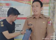 Pemdes Cempaka Barat melakukan pembagian Insentif aparat desa secara tunai.