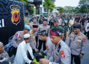 Kapolresta Cirebon Dampingi Kapolda Jabar Serahkan Santunan Anak Yatim dan Dhuafa Dalam Rangkaian Panggung Hiburan Rakyat TNI – POLRI