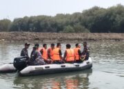 Posal Karangsong Lanal Cirebon Berikan Latihan Dasar Keselamatan di Laut SMK Mitra Maritim Kab. Indramayu