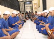 Tingkatkan Iman Dan Takwa Tahanan, Wakapolres Cirebon Kota Gelar Pengajian Dan Yasinan