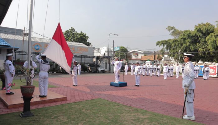 Kobarkan Semangat Pahlawan, Danlanal Cirebon Pimpin Upacara Peringatan Hari Pahlawan Ke-78 Tahun 2023