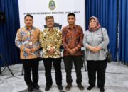 Penandatanganan NPHD, Bupati Imron Minta KPU dan Bawaslu Ciptakan Pemilu dan Pilkada Berjalan dengan Baik