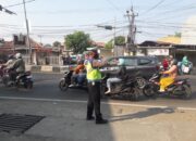 Sebar personil Polsek Kedawung polres Cirebon kota gatur pagi urai kemacetan
