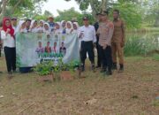 PEDULI PENGHIJAUAN DENGAN MENANAM POHON MANGROVE TAWAR DI PINGGIR TANGGUL SUNGAI MUARA CIASEM