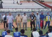 Kapolres Keerom Dampinggi Bupati Keerom Menyaksikan Kompetisi Sepak Bola Liga 3 Zona Papua.