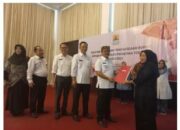 Bupati Berikan Penghargaan kepada Perusahaan PMDN/PMA Terbaik