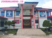 WARGA BINAAN RUTAN KELAS IIB KOTABUMI DIDUGA BEBAS MENGGUNAKAN HANDPHONE.