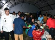 BANTUAN UNTUK PENGUNGSI BANJIR BANDANG BERDATANGAN, BUPATI SAMOSIR PASTIKAN PASOKAN MAKANAN UNTUK PENGUNGSI AMAN