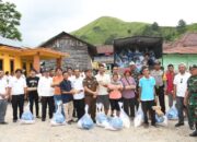 PEMKAB SAMOSIR SALURKAN BANTUAN KEPADA KORBAN BANJIR BANDANG KENEGERIAN SIHOTANG