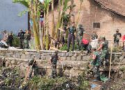 Jelang Musim Penguhujan, Kodim 0620/Kab Cirebon Gelar Aksi Karbak Bersihkan Sungai Gamel