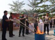 Jelang Nataru, Polres Cirebon Kota Musnahkan Puluhan Ribu Miras dan Obat Terlarang