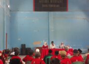 Kades Ciherang bagikan insentif kepada ketua RT dan RW