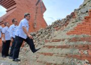 Gapura Tradisional Alun-alun Pataraksa Senilai Ratusan Juta Ambruk, Bupati Imron Minta Dibangun Ulang