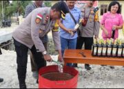 Ciptakan Sitkamtibmas Jelang Pemilu Damai 2024, Polres Keerom Musnahkan 60 Botol Miras.