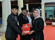 Wujudkan Tata Pemerintahan yang Baik, Bupati Indramayu Lantik dan Ambil Sumpah 70 Pejabat