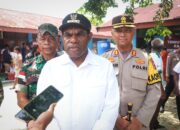 Bupati Keerom Piter Gusbager Lakukan Pencoblosan di TPS 02 Kampung Workwana – Arso