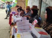 Menarik, Petugas KPPS di Paoman Pakai Kostum Koboi