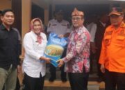 Bupati Imron Tinjau Desa Ambit dan Berikan Bantuan Pasca Banjir