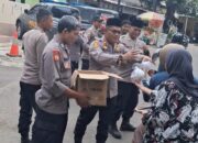 Polsek Kesambi Bagikan Ratusan Takjil Jelang Buka Puasa Kepada Masyarakat