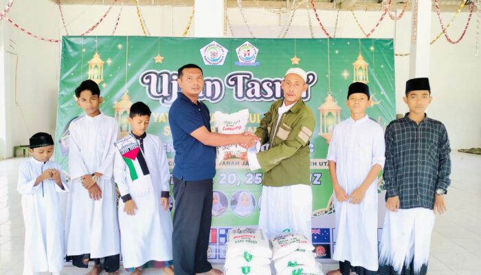 Komandan Korem 011/LW Kolonel Kav Kapti Hertantyawan, S.H. Melalui Kepala Seksi Intelijen Korem 011/LW Mayor Inf Abdul Hadi, S.Sos, Serahkan Beras Untuk Santri Yatim AOC.