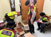Sat Samapta Polresta Cirebon Amankan Ratusan Botol Miras Hasil Razia Pekat Malam Takbiran