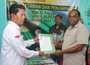 Piter Gusbager Kembalikan Formulir Pendaftaran Bacabup Keerom Pilkada Serentak 2024 Ke DPC PBB