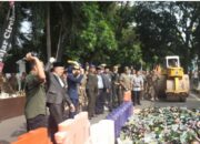 Ribuan Botol Miras Dimusnakan Saat Peringati HUT ke -74 Satol PP dan ke-62 Satlinmas Tingkat Kabupaten Cirebon