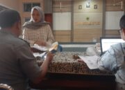 Warga Desa Cimacan merasa bahagia, dengan adanya bantuan beras,