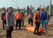 Kapolsek Blanakan Pimpin langsung Proses evakuasi Jasad Mengambang Terbawa Arus di Sungai Ciasem