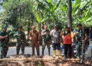 GOTONG ROYONG DI DESA KUBANG, TNI-POLRI DAN MASYARAKAT BANGUN DESA*