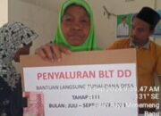 PEMDES DESA MENEMENG KECAMATAN PRINGGARATA KABUPATEN LOMBOK TENGAH BAGIKAN BLT DD TAHAP KE 3 KE WARGANYA
