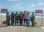 Kodim 0622/ Kab.Sukabumi Memasang Plang Larangan aktivitas di Pantai Tegalbuleud Pada Jumat 18 oktober 2024