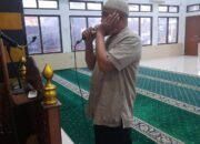 AKP Baban Kurbandi Jadi Muadzin Shalat Subuh di Masjid Besar Ciwaringin