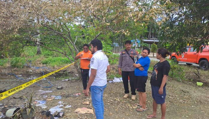 Tim Ident Sat Reskrim Polres Keerom Lakukan Olah TKP Kebakaran Satu Unit Rumah Di Keerom.