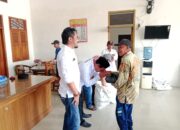 Pemdes Karangreja Kecamatan Suranenggala Kabupaten Cirebon Berbagi kebahagiaan dengan pembagian beras