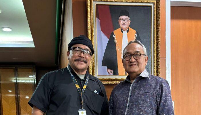 PROF KH DR SUTAN NASOMAL SH,MH DI HIMBAU PENEGAK HUKUM NKRI MAMPU MENANGKAP PARA PENJUAL LAUT DAN PEMBELINYA