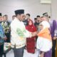 Bupati Gusbager Lepas Keberangkatan Jemaah Calon Haji Kabupaten Keerom