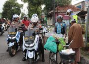 Kapolresta Cirebon Pimpin Patroli Humanis Polresta Cirebon Berikan Edukasi Helm, Bagi Bansos, dan Cegah Premanisme
