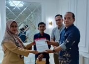 KETUA UMUM ASOSIASI WARTAWAN DEMOKRASI INDONESIA DI DAMPINGI WASEKJEN DAN HUMAS LAPORKAN KEGIATAN TAHUNAN KE MENDAGRI MELALUI DIREKTORAT ORGANISASI KEMASYARAKATAN