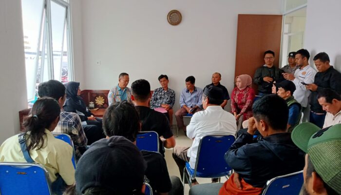Audensi Bersama Warga, Kepala Desa Gasol Minta Maaf