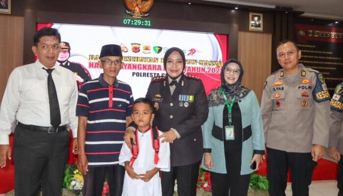Khitanan Massal Polresta Cirebon, Wujud Kepedulian Polri terhadap Kesehatan Anak di Hari Bhayangkara ke-79