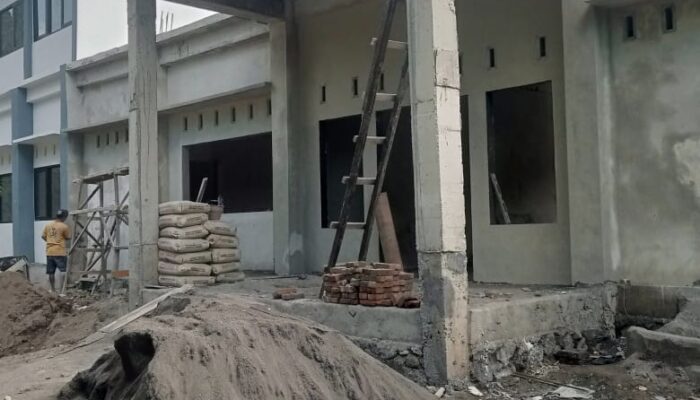 PROYEK DANA DAK 2024 SMAN 1 SAKRA TIMUR YANG DI KERJAKANOLEH CV LOMBOK GREEN FACE TAK KUNJUNG JADI SUDAH MELEWATI AMBANG BATAS PEKERJAAN APH DAN BPKP DI MINTA TURUN AUDIT